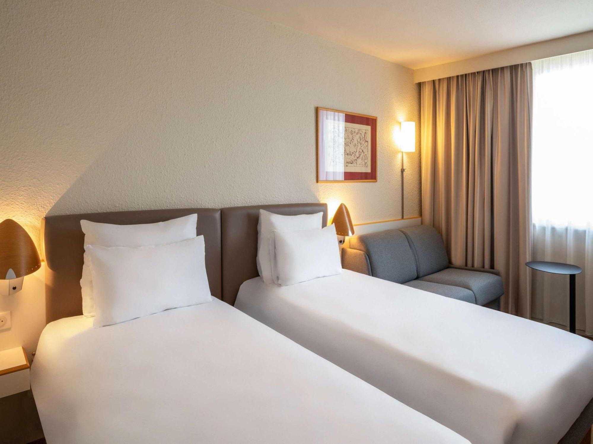 Hotel Novotel Evry Courcouronnes Exterior foto