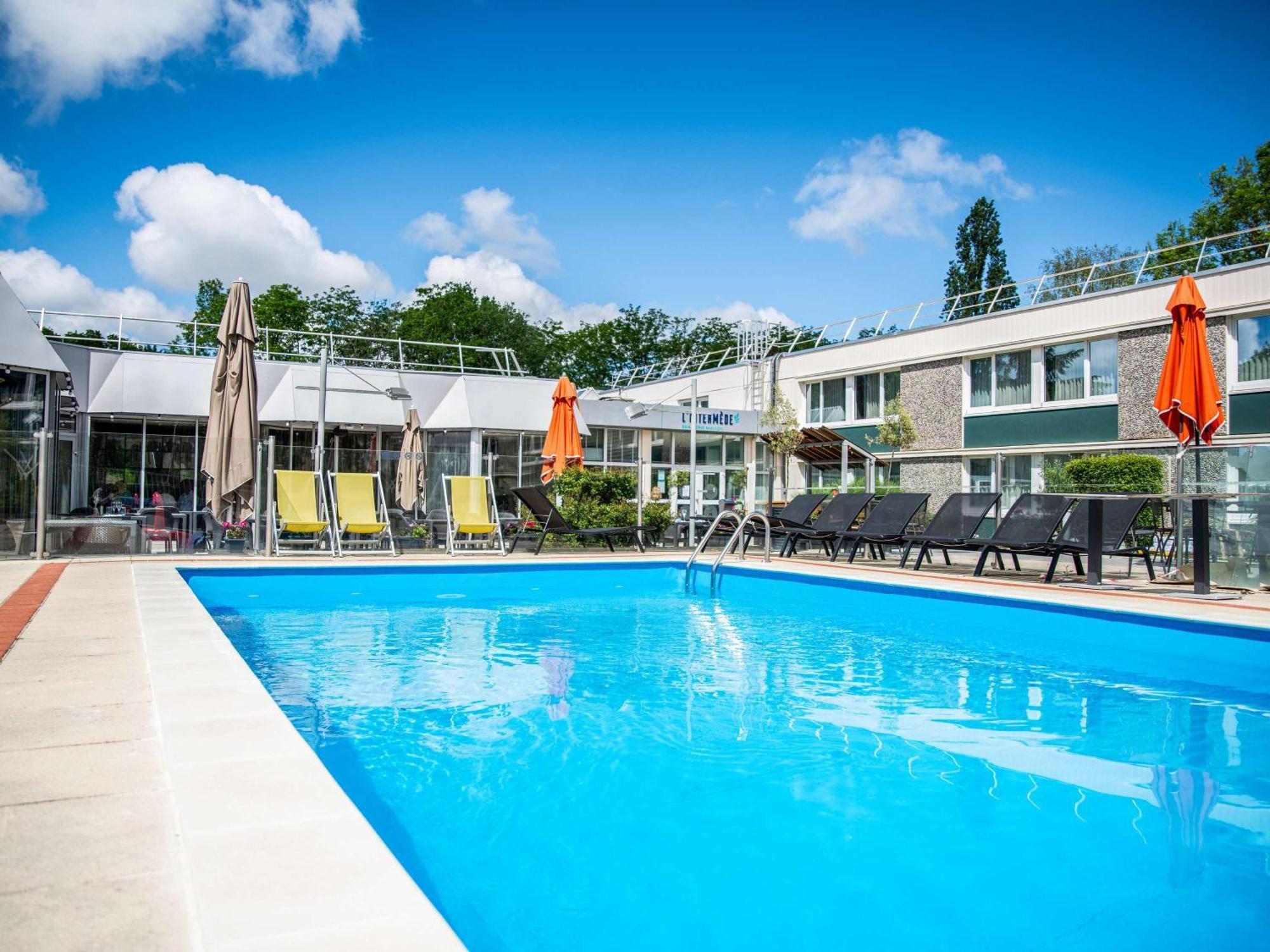 Hotel Novotel Evry Courcouronnes Exterior foto