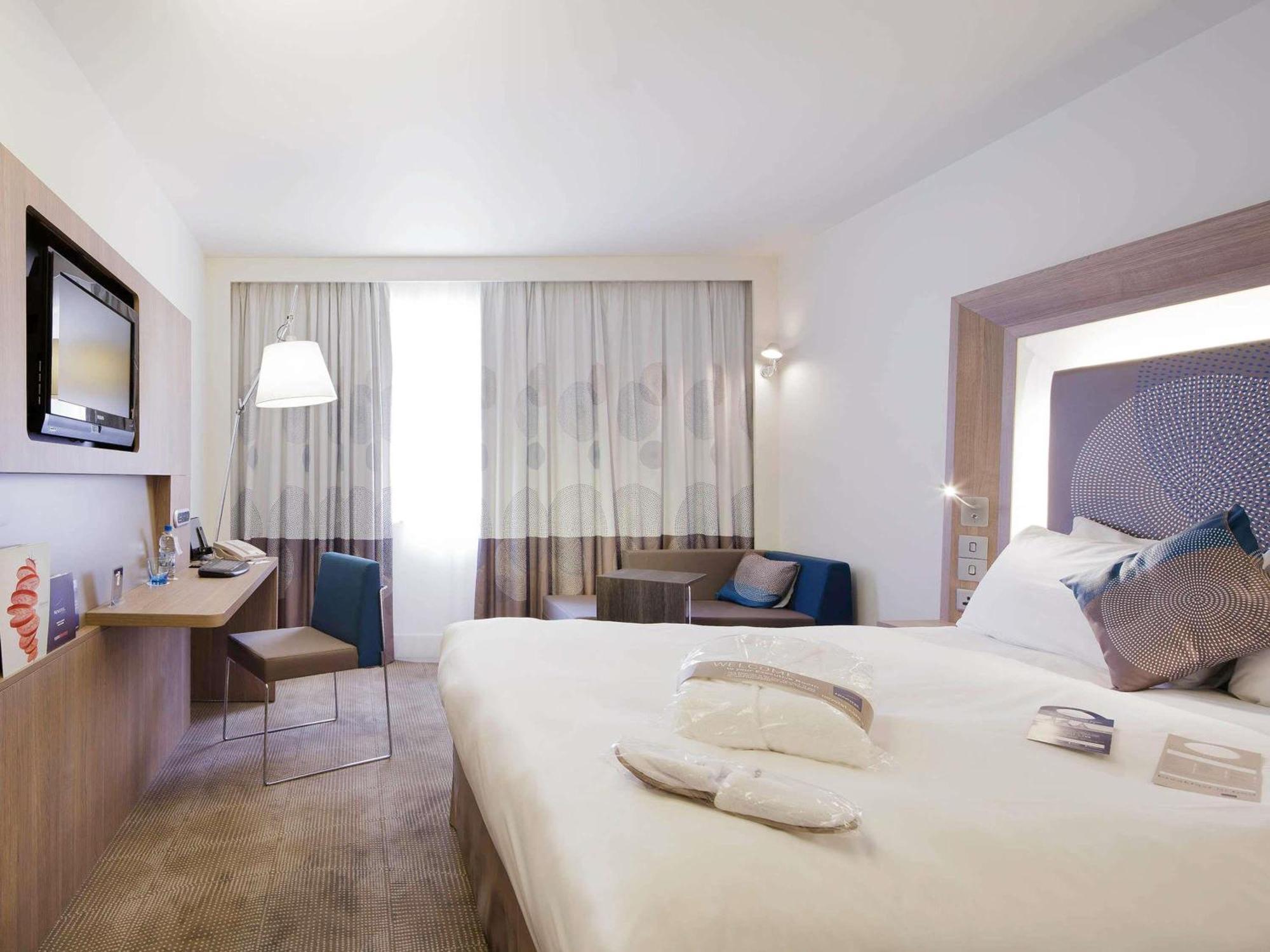 Hotel Novotel Evry Courcouronnes Exterior foto