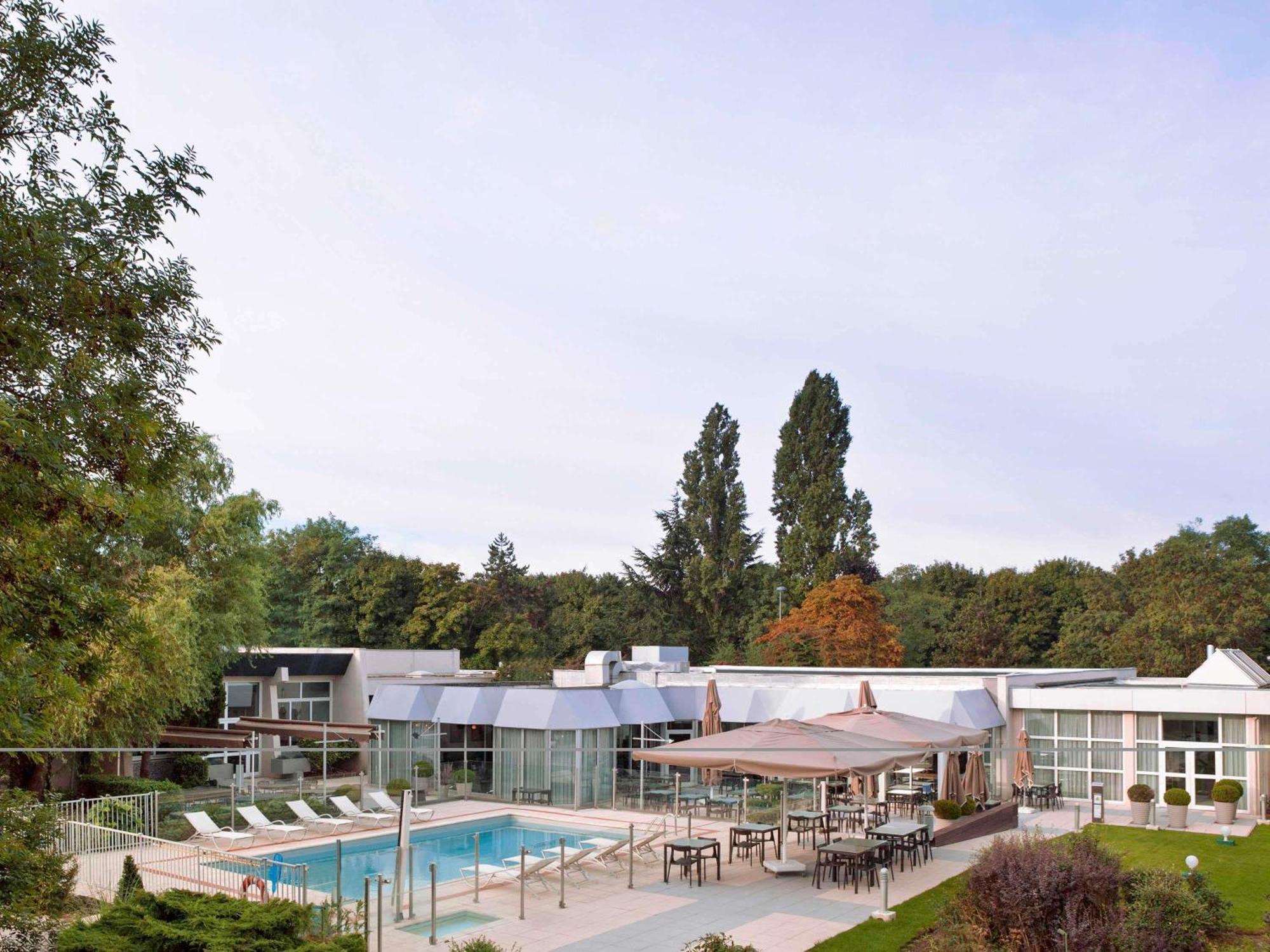 Hotel Novotel Evry Courcouronnes Exterior foto